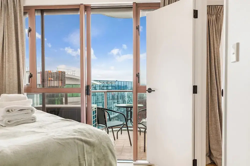 Central CBD Apt | Balcony & Style | Zodiak Stays