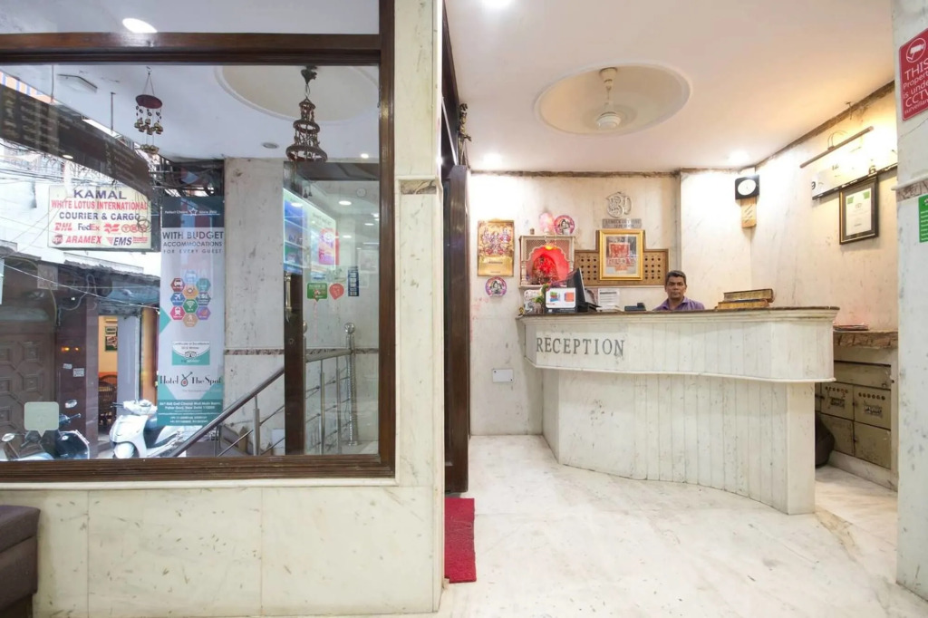 Hotel The Spot Near New Delhi Railway Station