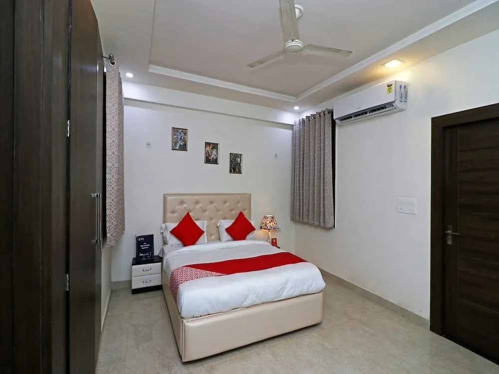 OYO 23221 Amigos Suites