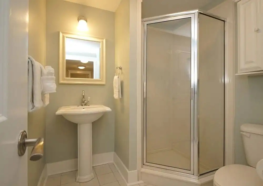 Waterscape C200 - 3 Br condo by RedAwning