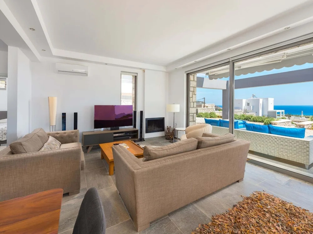 Villa in Rhodes with Infinity Pool & BBQ