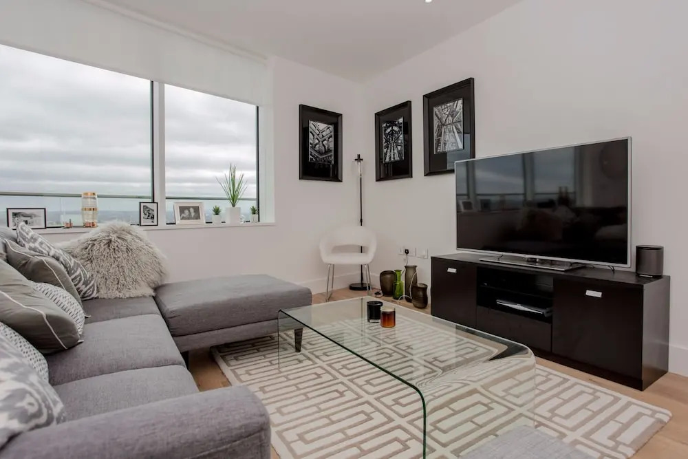 2 Bedroom Flat in Battersea on 20th Floor