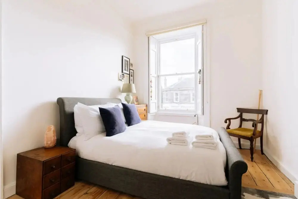 Bright and Cosy 2 Bedroom Flat in Trendy Leith