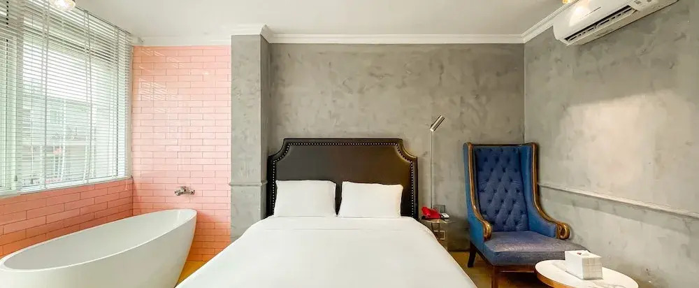 A In Hotel Del Luna