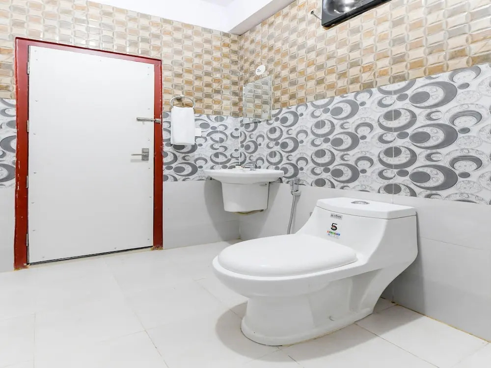 Amare Highway Residency by OYO Rooms