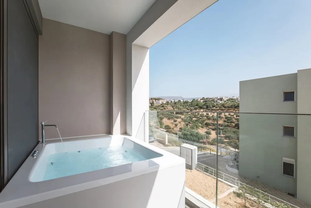 Noemie Luxury Suites