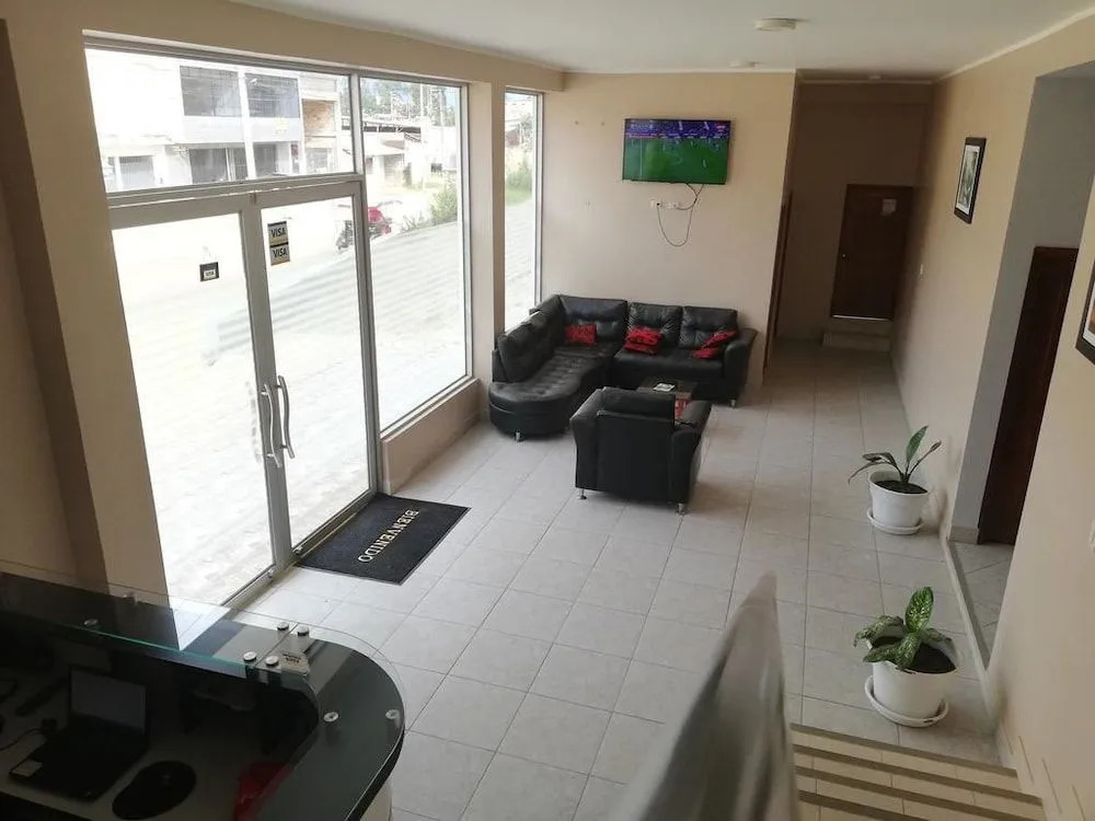 Hostal Cordillera Azul