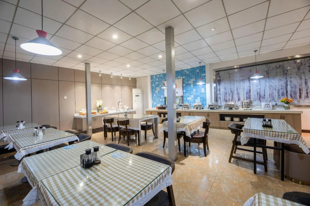 Atour Hotel Jinhua Bayi South Street Subway Station