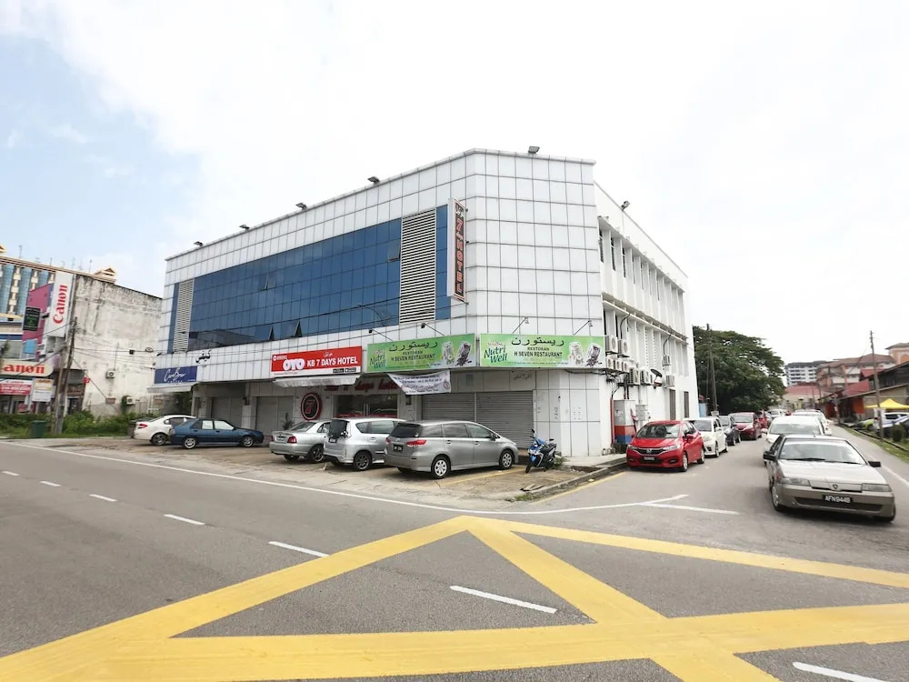 Kb 7 Days Hotel By OYO Rooms