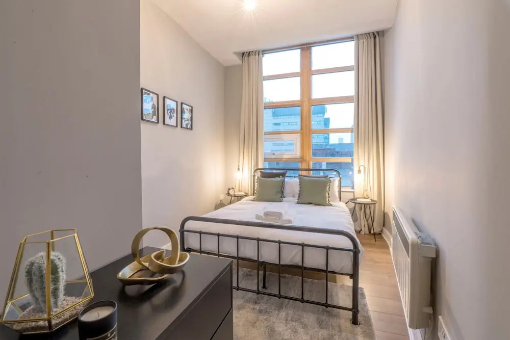 2 Bedroom Apartment Near Manchester Victoria