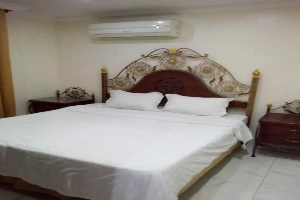 OYO 640 Home Furnished 3-Bedroom Apartment