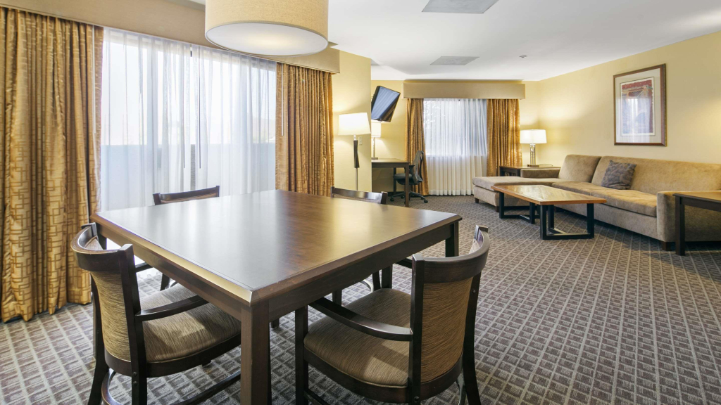 Best Western Plus Scottsdale Thunderbird Suites
