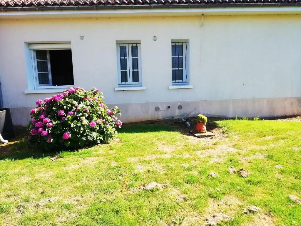 House With 3 Bedrooms in Montbron, With Furnished Garden