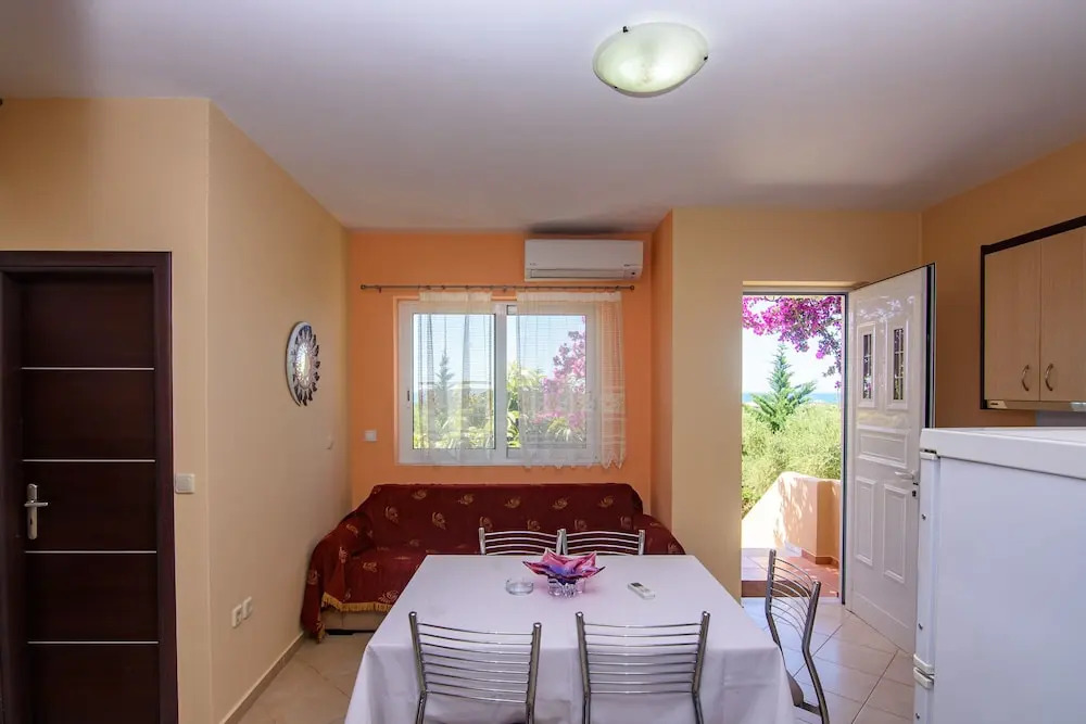 Kyparissia Garden Retreat - Spacious Duplex
