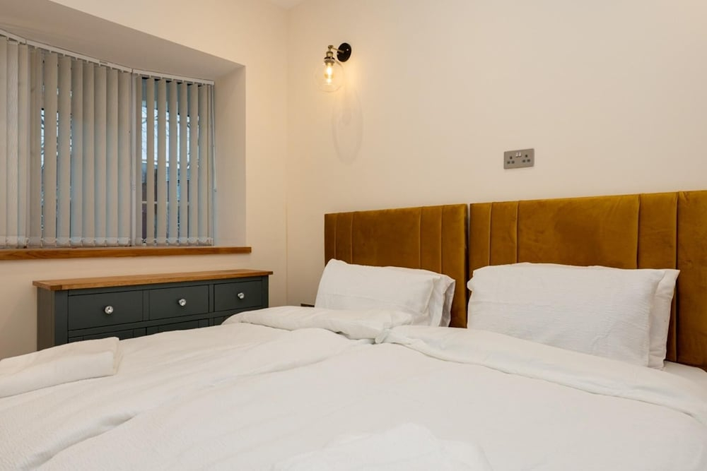 Tranquil Stoke-on-trent 4bed, 2 Bath, Parking