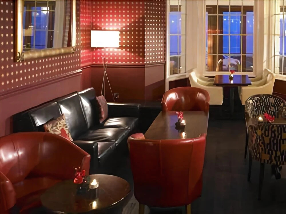 Port Hotel