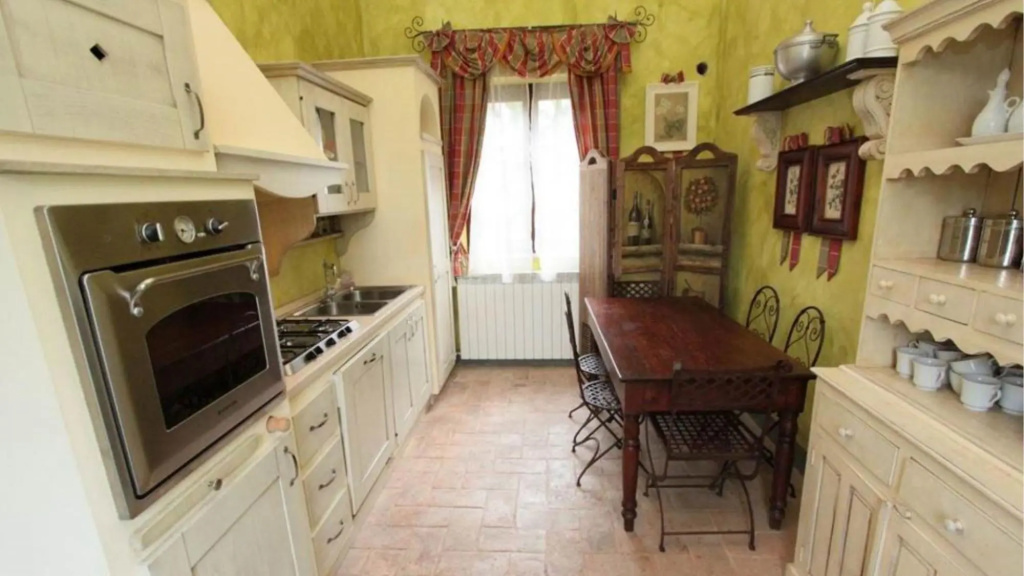 Independent Farmhouse With 7 Bedrooms and Pool Lago Trasimeno-luna Chiara