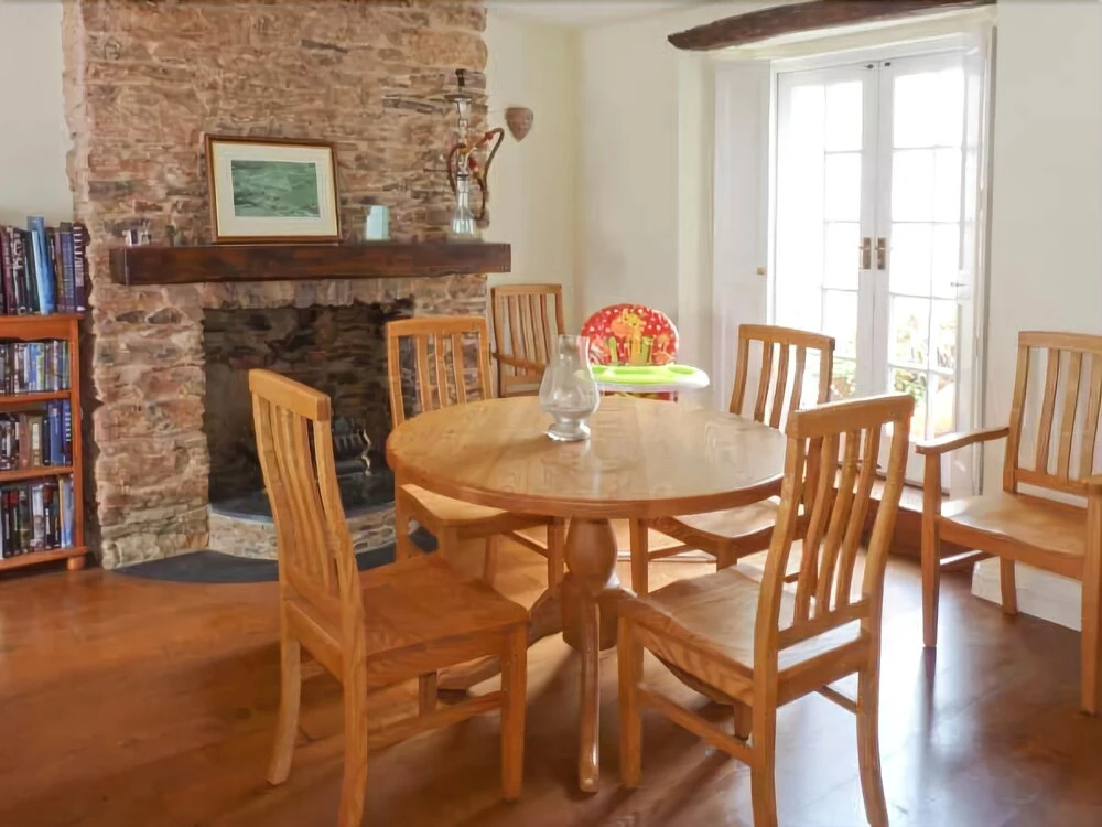 Dipley Cottage