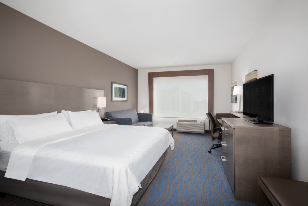 Holiday Inn Express & Suites Great Bend by IHG