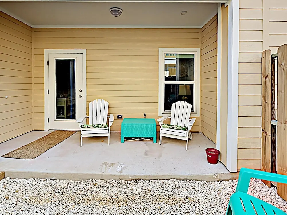 Sandy Retreat - 2 Br Condo