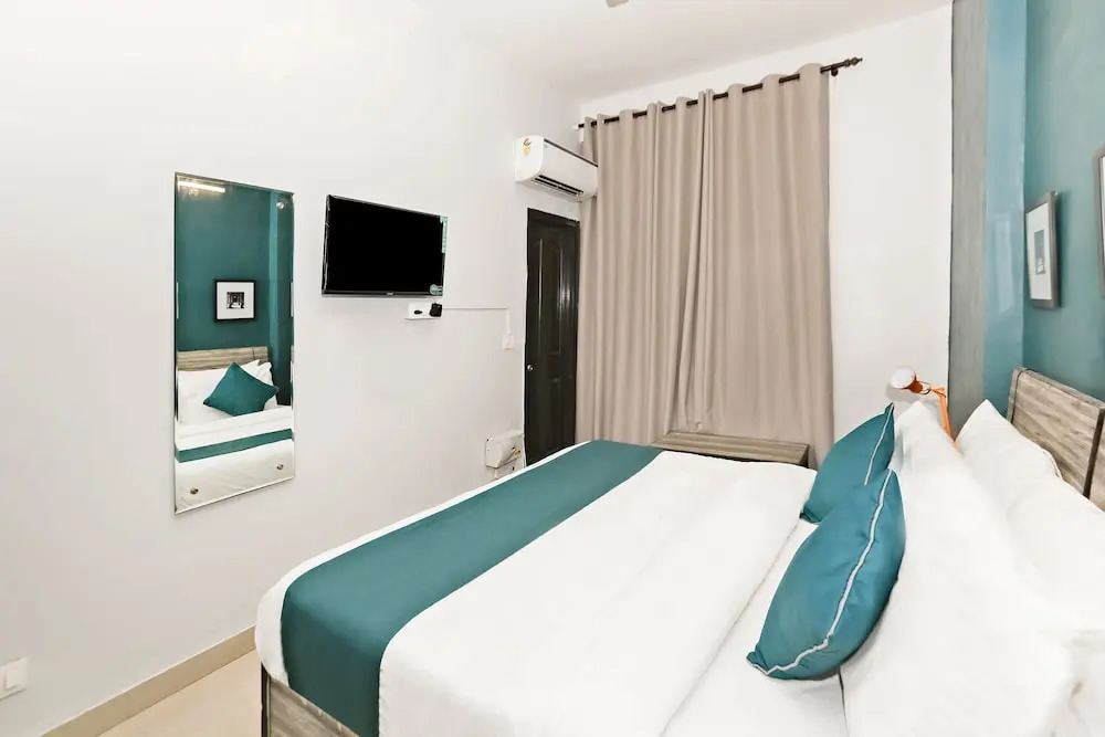 SilverKey Executive Stays 30271 Shoprix mall Sector 61