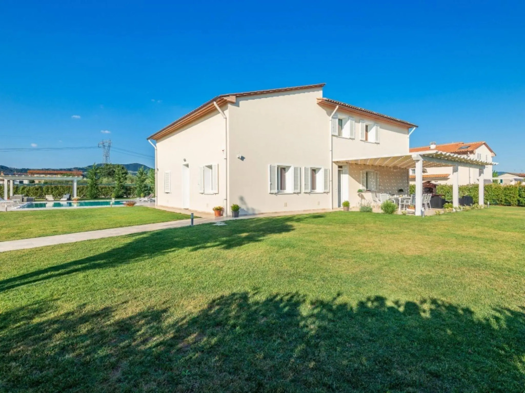 Modern and Elegant Villa With Pool and Wellness Room-villa Benessere