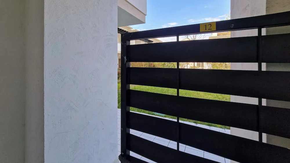 Lovely Apartment With two Fenced Gardens