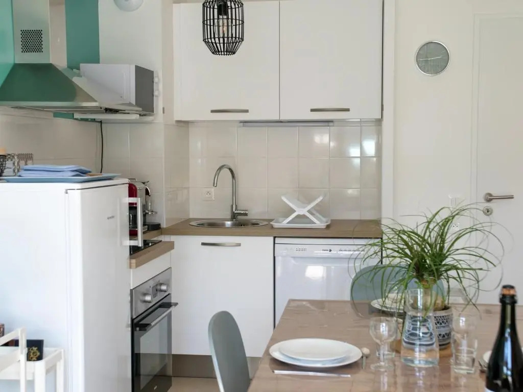Maison neuve lumineuse avec jardin, parking privé