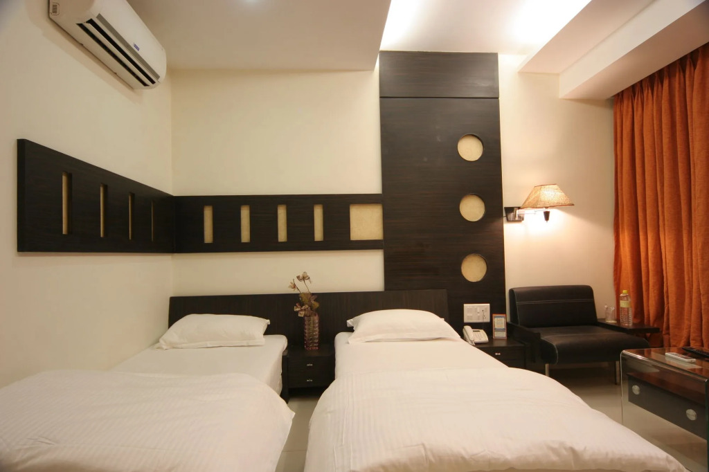 Pride Biznotel Alkapuri Near Vadodara Airport