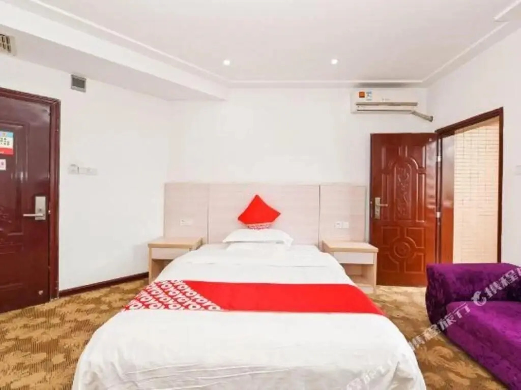 OYO Qinzhou Galaxy Holiday Hotel (Wanguo Commercial Plaza)