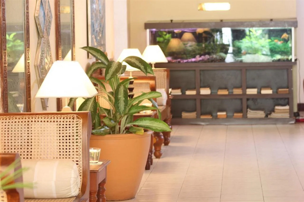 Ratnaloka Tour Inn