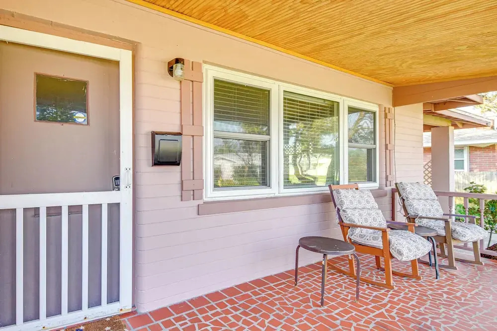 Ormond Beach Family Home: Walk to Ocean!