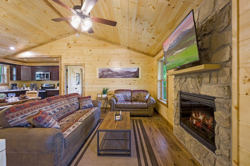 Stunning 4 King Suites Hot Tub Views Gamerm