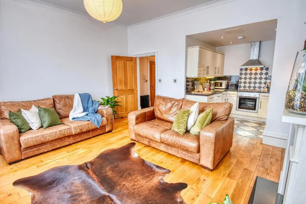 DUDLEY - 1Bed - CORPORATE TRAVEL - PARKING - LONG STAYS