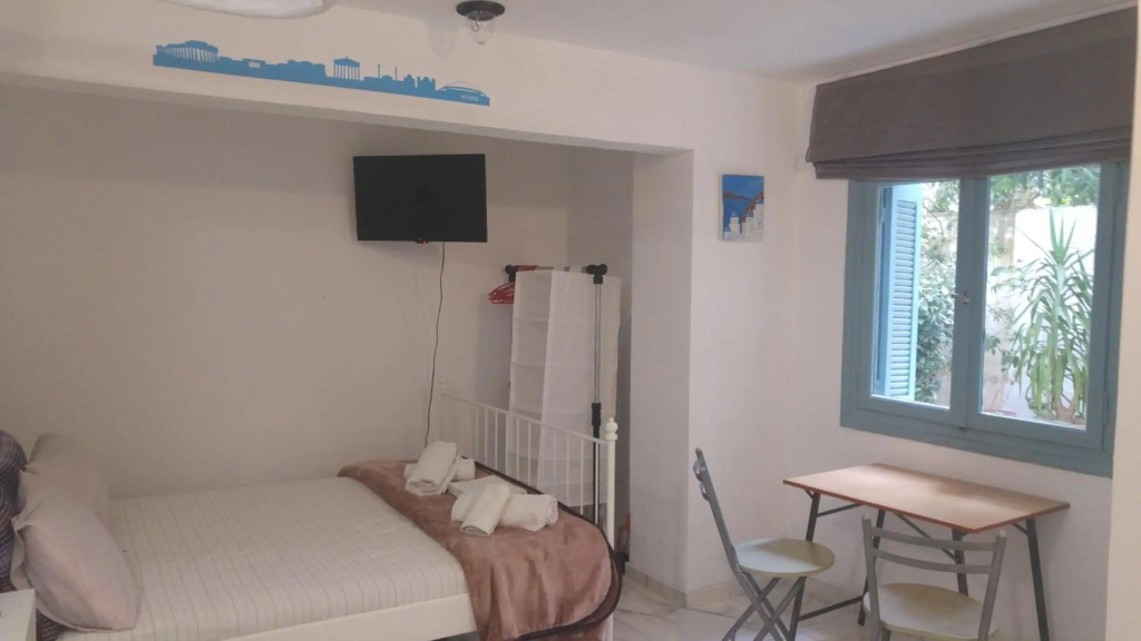 Renovated Studio with garden in heart of Athens