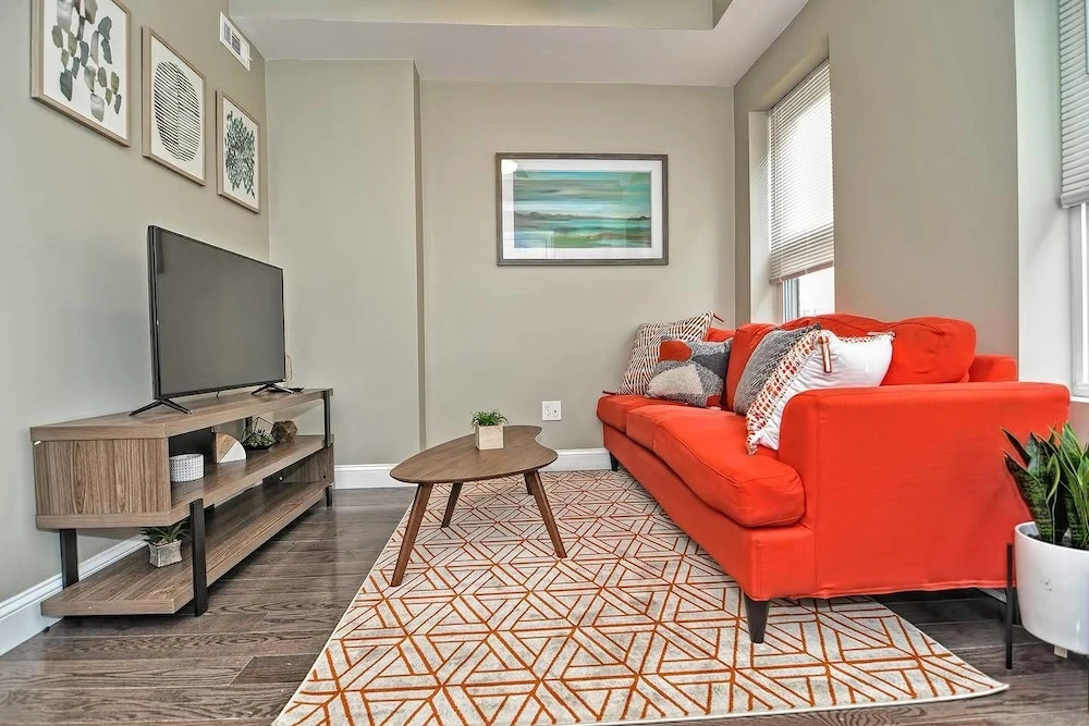 2br/1ba Near Paul Revere House by Domio