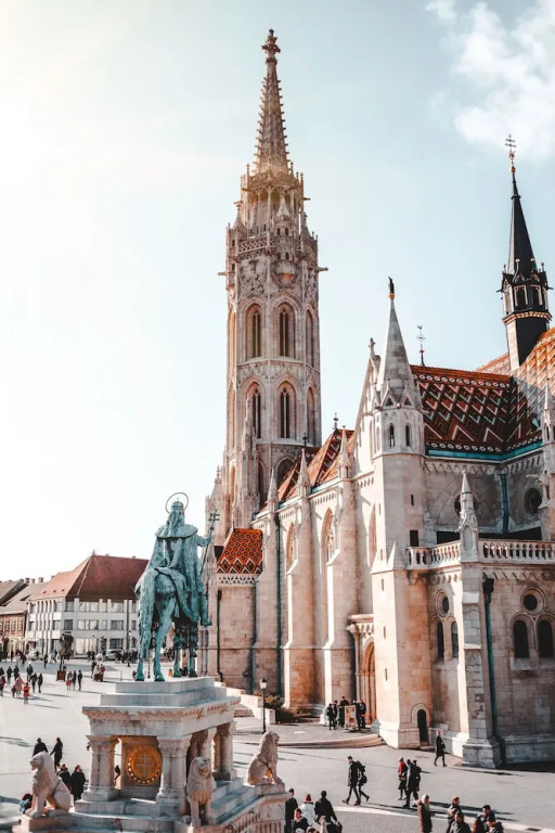 Vibrant 3 Bedroom Apartment In The Pulsing Heart Of Budapest