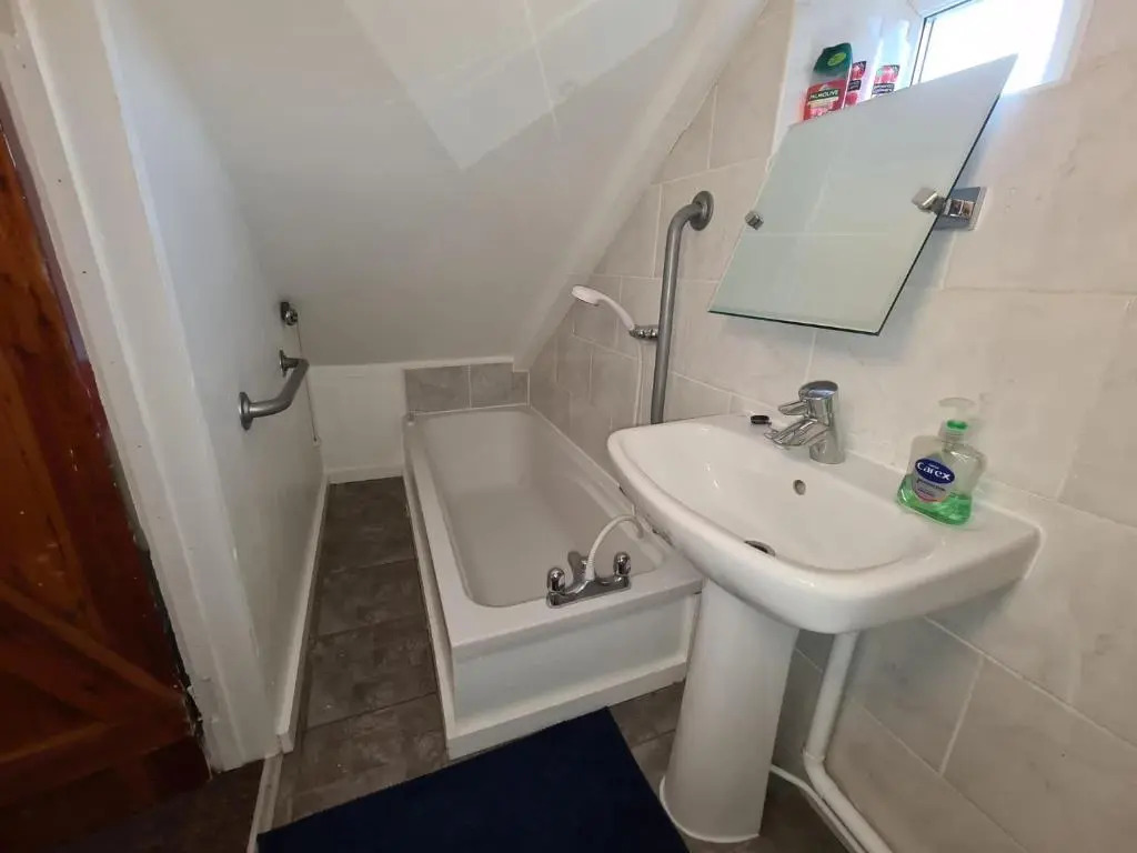 East of Ipswich Bed and Breakfast - Private & Dorm Rooms Suffolk