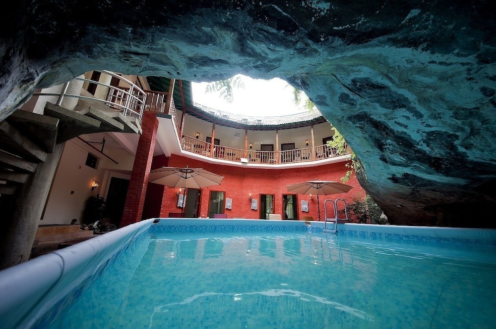 Guilin Crystal Crescent Moon Hotel