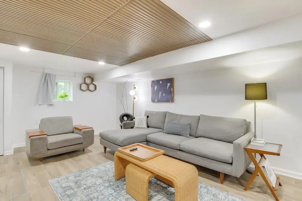 2 Mi to Logan Square: Pet-friendly Urban Oasis!
