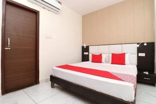 Hotel Gold By OYO Rooms