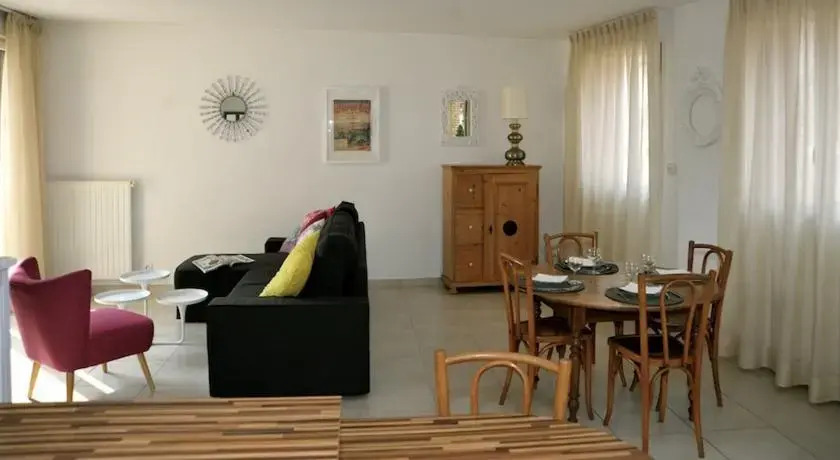 Comme a la Maison