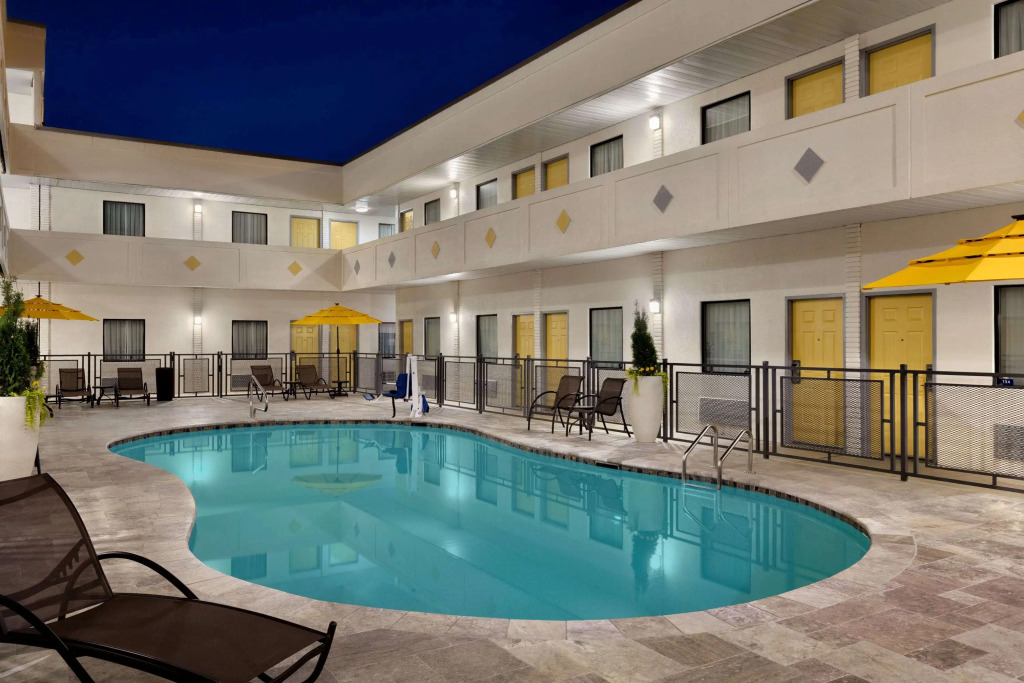 Days Inn - Rivergate