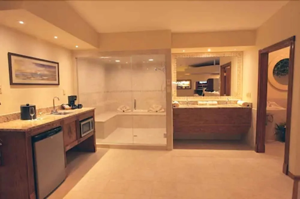 Sybaris Pool Suites Indianapolis