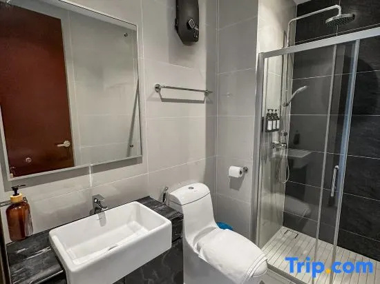 FunxVivid Seaview 2BR 2CP near SG CIQ KSL ZooJB
