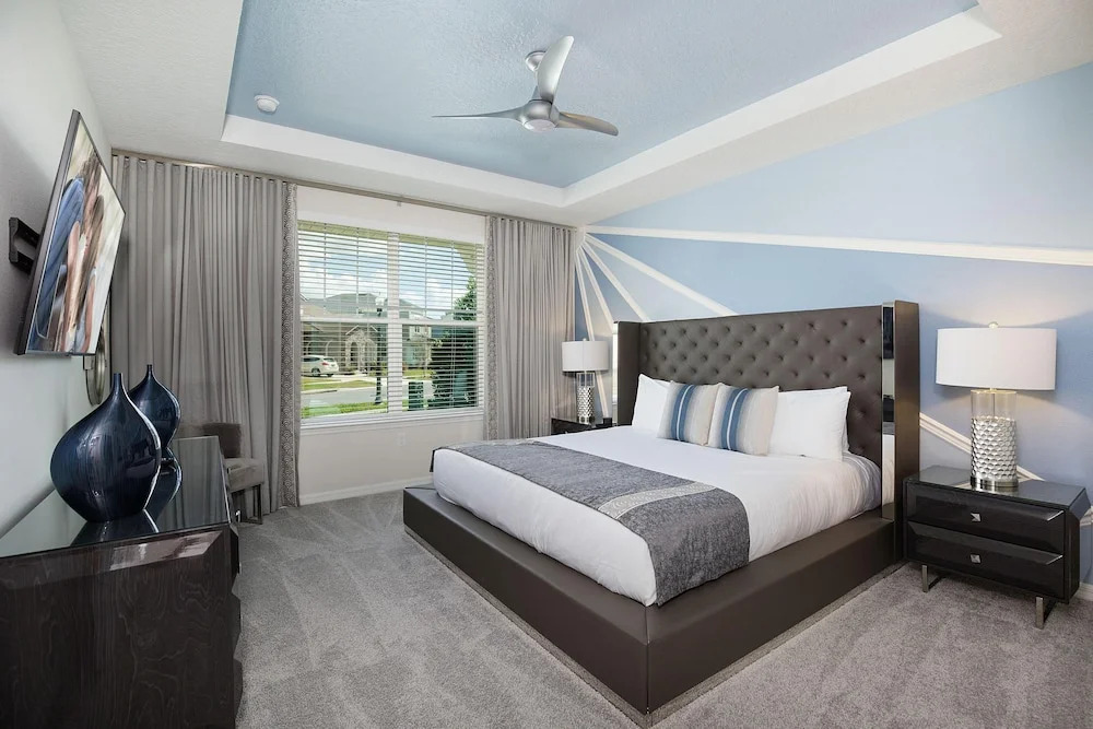 Sr011v: 9 Bed, Toy Story, Marvel- Avengers, Pool