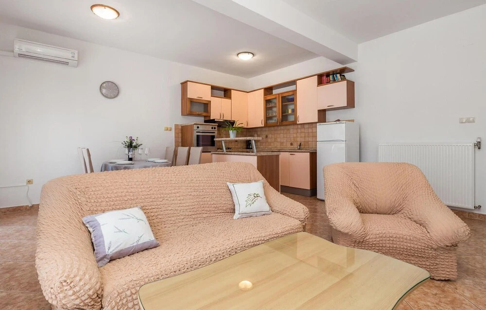 Stunning Apartment in Lopar With Wifi and 2 Bedrooms
