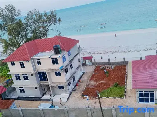 Uroa Beachfront 2BR • Balcony • Free Wi-Fi