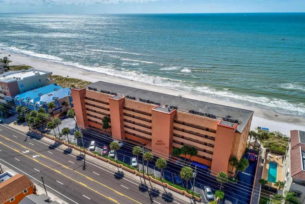 Villa Madeira 306 Beach front, stunning view! Walk to everything