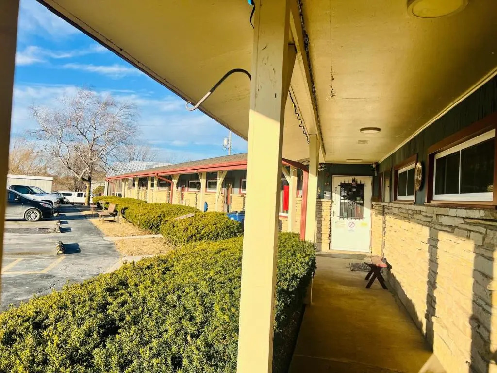 Random Lake Motel